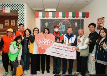 南投副縣長王瑞德化身暖心店長挺公益 拿坡里聯名披薩送溫情