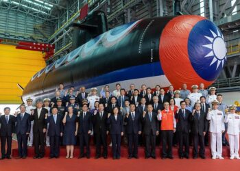 臺灣首艘國造潛艦命名下水　蔡英文：為國防自主立下新的里程碑