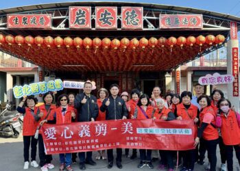 榮服處榮欣志工隊新春揮毫義剪送暖關懷　讓長輩能提前感受過新年氣氛