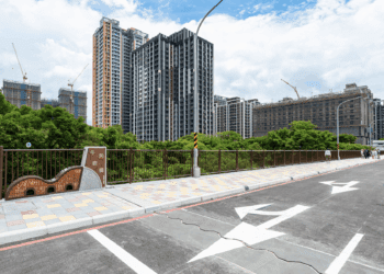 機捷A7牛角坡橋通車 張善政讚獲金安獎特優 兼顧生態人本紓解交通