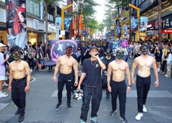 手遊《霓虹深淵：無限》釋放壓力無極限！穿越霓虹城市　解放自我！