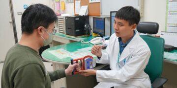 聖馬職業醫學科許明恩醫師勤學印尼、越南語　拉近與外籍移工距離