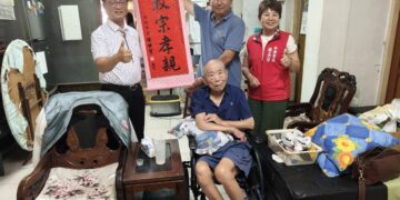 照顧高齡父母20年如一日 陳威誠膺選全縣孝行楷模