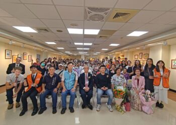 員林市立美術館舉辦祖父母節阿公阿嬤畫展 每一幅作品都有一段專屬生命故事