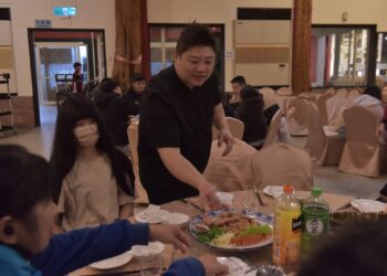 銘師父餐廳愛心滿桌 10年佳餚宴請弱勢