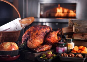 耶誕跨年飯店餐飲美味表心意　魚刺人最美雞蛋糕優惠享不完