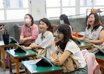 嘉義市攜手教育部與國北教大舉辦「數位學習家長宣講」　接軌現代趨勢