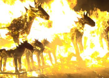 影音/嘉義鹿草元宵火馬祭 邀民眾放火馬祈平安