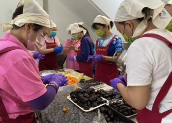 連續25年溫媽媽義工隊手作月餅　秋節送暖助弱勢