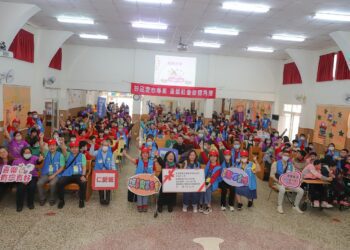 影音／矽品志工社走訪喜樂保育院　陪憨兒享受看電影的樂趣