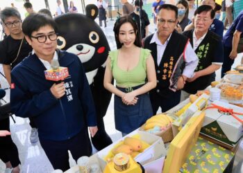 2024高雄夏祭新鮮市熱鬧開張 陳其邁力邀全國民眾品嘗時令水果
