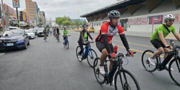 仁寶愛心車隊公益單車行10年 陪伴展望會扶助弱勢義舉感人