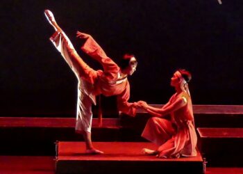 花蓮餘震不斷 台灣客家山歌團向強制拆除的藍天麗池飯店致意