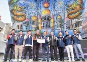 歲末寒冬送暖意 浩天陽光滿人間