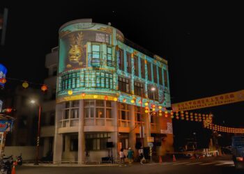 嘉義新港奉天宮秀創意　虎爺3D裸眼光雕展開幕