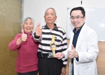 影音／老翁患雙膝退化性膝關節炎不願動　彰基關節置換術後勇腳擱順行