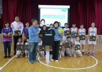 土庫國小女籃隊U12封后　張麗善感謝小將們為雲林爭光