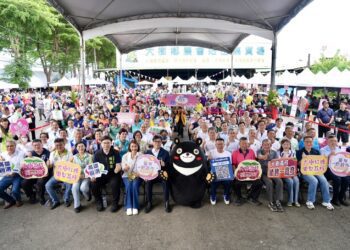 高雄鳳荔季熱鬧登場 陳其邁大讚大樹玉荷包與金鑽鳳梨
