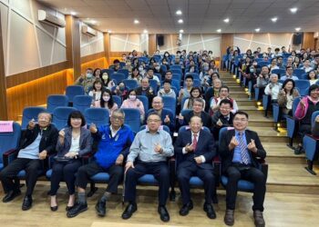 如何培養才德兼備的新世紀人才　蘇姿丰之父蘇春槐南一中分享教養智慧