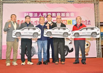 提升心理健康服務量能 秀春基金會贈縣府三輛關懷訪視車