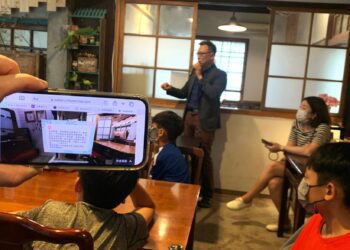 實境遊戲「重逢朴子街」刺激觀光　臺科大教授運用科技助家鄉邁向轉型