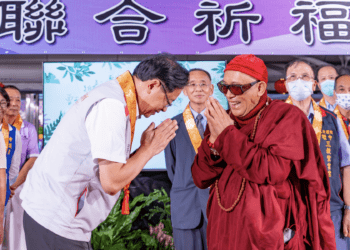 宗教聯合祈福會 張善政與心道法師共同簽署生態聯署