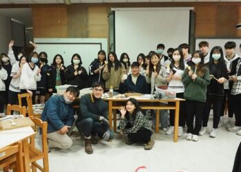 大葉攜手鶯歌工商　日籍老師帶領學生體驗木雕工藝