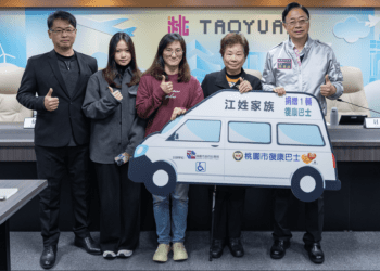 善心傳承 江姓家族捐復康巴士 張善政感謝：讓愛續留桃園