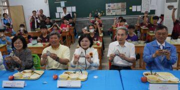 雲林打造健康午餐新標竿　每週一餐有機米照顧學童