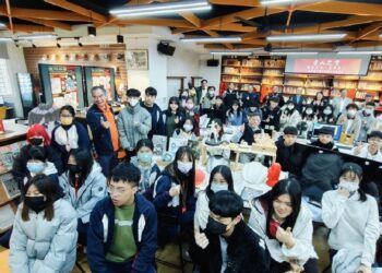 崇實高工與建國科大師生聯展　經展覽與觀摩提升設計靈感