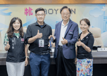 桃園新創櫛構科技獲創新商務獎 張善政讚青年局輔導有成 樹立新創典範