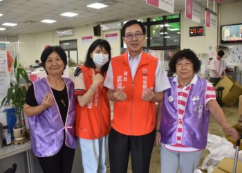 竹東鎮公所發放低收入戶端午節物資 320戶受惠