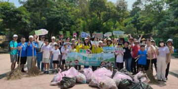 彰化郵局舉辦清淨家園活動 局長郭白慧率團隊守護八卦山之美