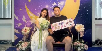 「七夕 遇見幸福」結婚背板  現身戶政所見證堅貞愛情