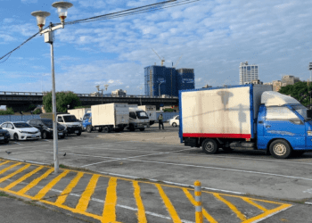 颱風「小犬」來襲 重新堤外道停車場(含路邊停車格)10月4日8時起管制只出不進 10時開始拖吊