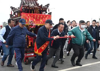 木柵聖母宮南巡　14輛遊覽車600信眾隨行參香