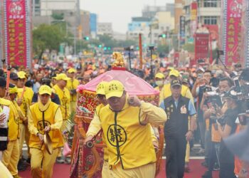 白沙屯媽祖「粉紅超跑」首次來嘉 人潮滿滿！黃敏惠市長祈願媽祖賜福 護佑全嘉