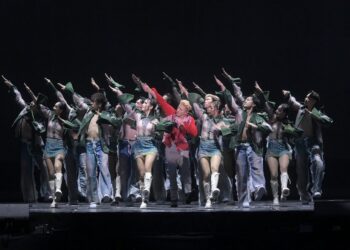 郭富城的舞台魔幻秀：視覺與音樂的完美融合