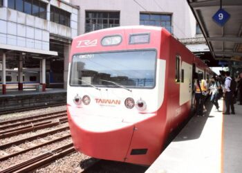 復刻「嗶嗶嗶嗶台灣號」彩繪列車啟航 運行宜蘭線行銷東北角風光