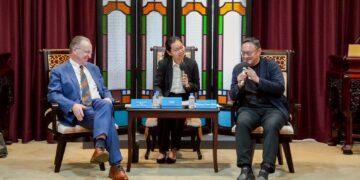 深化科技外交！台中首聘駐德市政顧問 聯手德國卡斯魯爾市扎根AI人才培力