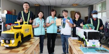 影音/田中清潔隊「回圈小舖」捐款助彰化家扶 手作仿真資源回收車首度亮相
