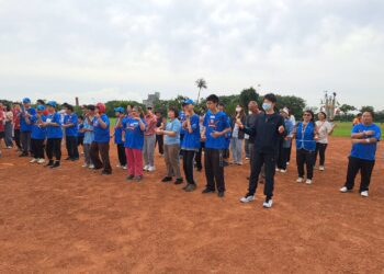 熱情揮灑汗水 愛奇兒揮打夢想棒球