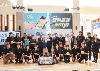 嘉義機器人戰隊前進紐約FRC　翁章梁授旗期勉勇闖國際舞台