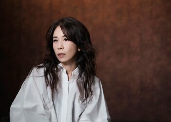 莫文蔚無預警上架全新情歌 《被我弄丟的你》同名電影主題曲 極催淚歌詞唱哭自己 網友：「又一首唱進心坎裡的莫式神曲誕生！」