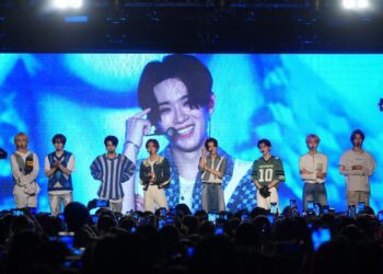 EPEX香港演唱會全場合唱《告白汽球》 驚喜賀YEWANG生日超溫馨