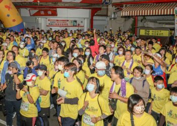 新港奉天宮八千人跑出金虎爺 最大獎抽股票一張