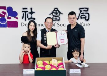 宜雄建設中秋前夕！捐贈100盒安心柚禮盒致敬桃園社工、支持台灣青農