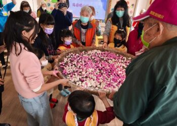 影音/田中日照中心舉辦老幼共學　祖孫一同搓湯圓同樂慶元宵