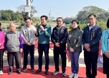 搭四鯤鯓觀光船欣賞紅樹林生態活動今開幕立委林俊憲和議員李啟維推薦