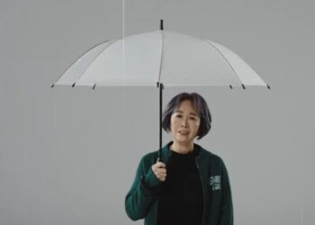 熊美玲《一路平安》邀許常德作詞 他加碼當導演還入鏡 許常德兢兢業業 言填詞像「秋離老師出作業」